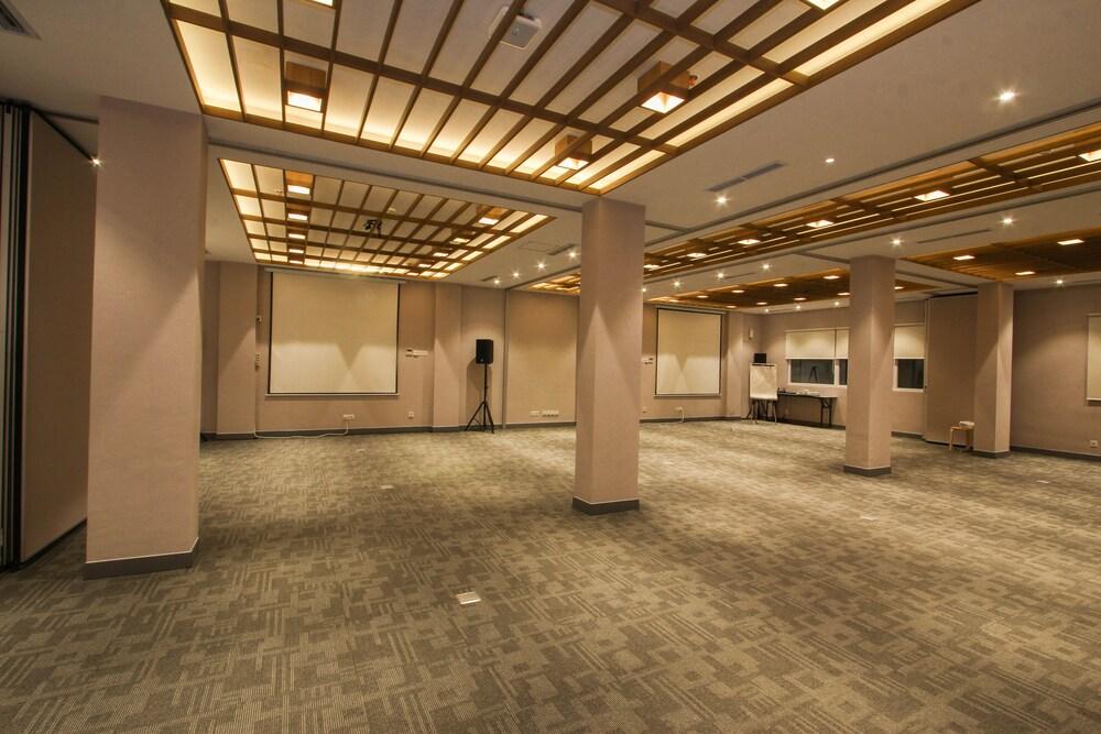 โรงแรมกูเรตาเกโซ เกอมัง จาการ์ตา ภายนอก รูปภาพ